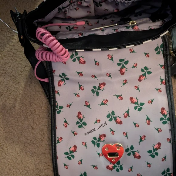 Betsey Johnson Black and White Retro Phone Handbag - Picture 4 of 4